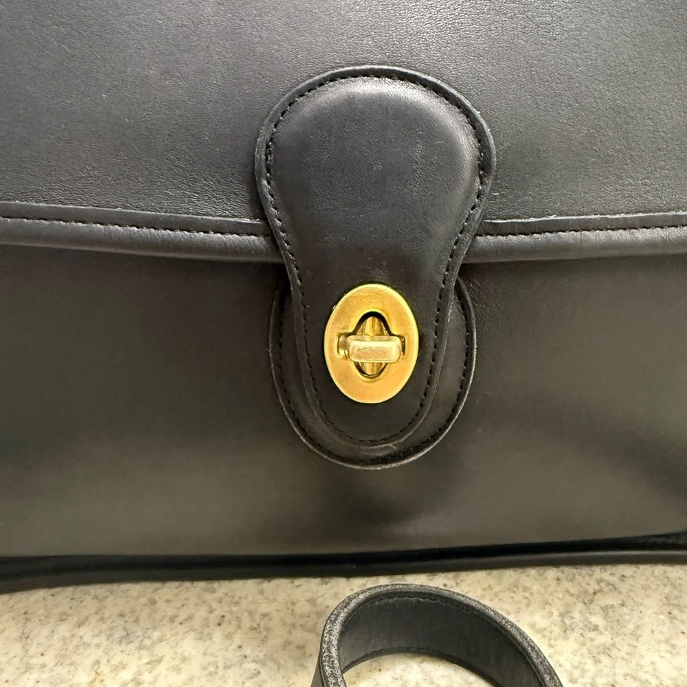 Vintage Coach Willis in Black - No. J5C-9927 - Picture 4 of 7